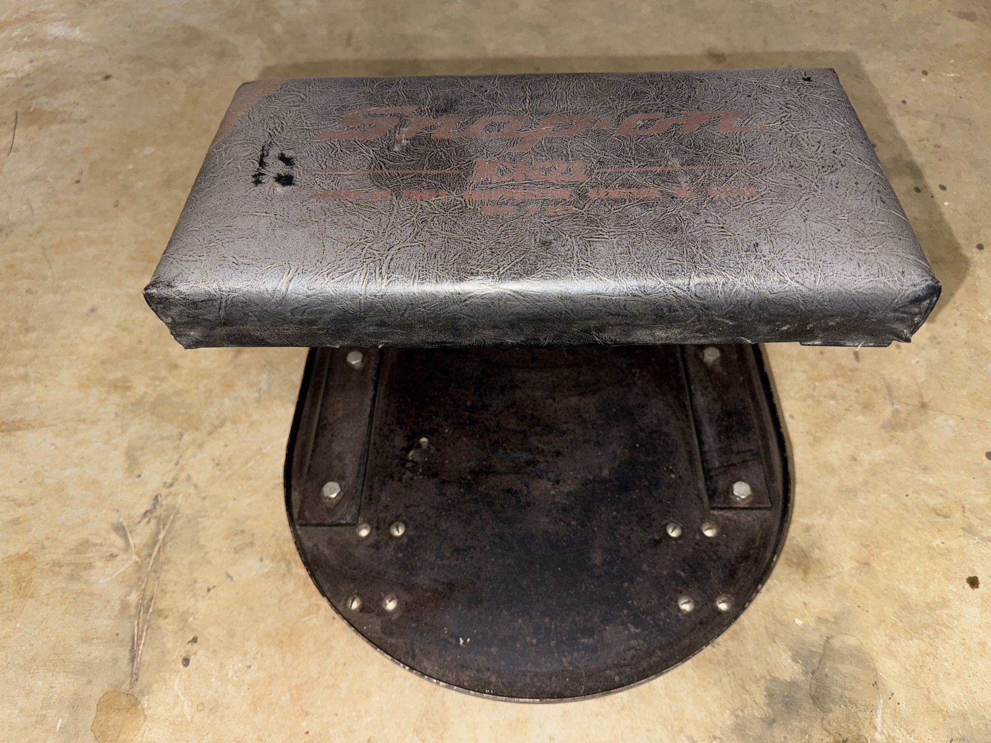 Snap-on Tools JCN21 Mechanics Roller Shop Seat Chair Stool Creeper Man Cave Padded Seat