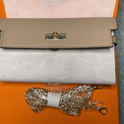 $90 Women’s Bag Wallet Sling9.75x6.25x2.5