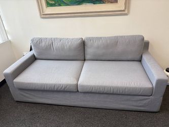 Modern Light Gray 3-Seater Sofa / Couch ā Clean & Comfy!
