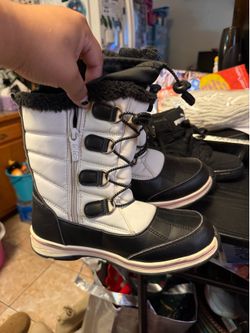 Snow boots