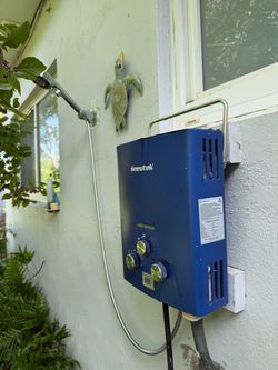 Portable Tankless Outdoor Water Heater with Shower Head