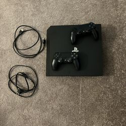 PlayStation 4 Used Normal Wear 2 Controllers