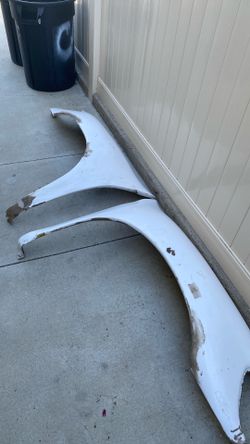 Toyota tundra off road fiber glass fenders for 2001 to 2006  they need some work