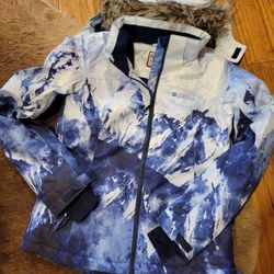 Women Ski Coat Size.   S. 