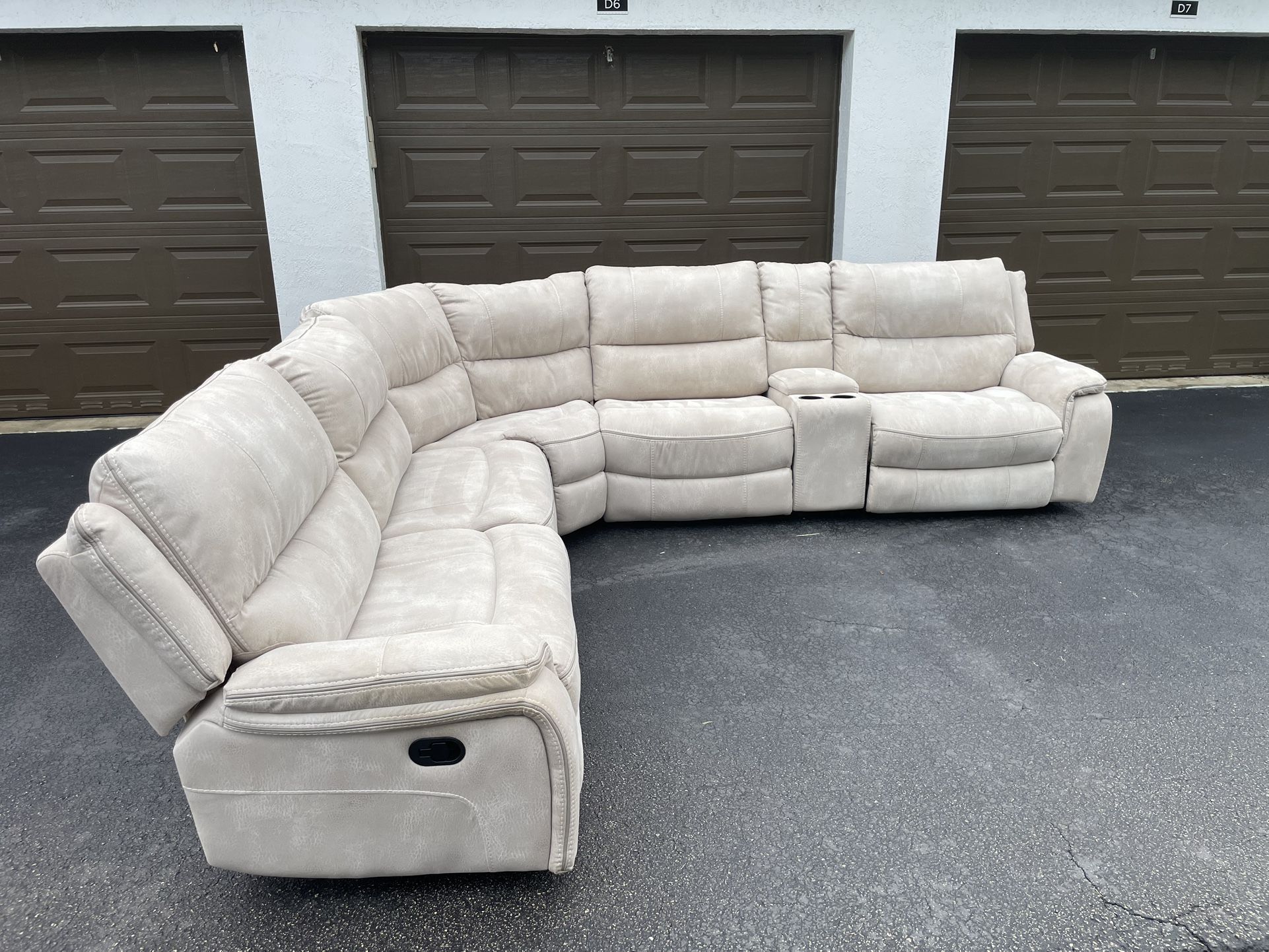 Sofa/Couch Sectional - PROFESSIONALLY CLEANED - Recliners - Beige - Delivery Available 🚛