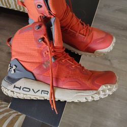 Excellent Condition Under Armor Hover Tech Boots 