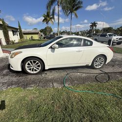 Nissan Altima coupe v6 2010