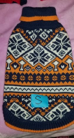 Size S dog or cat sweater