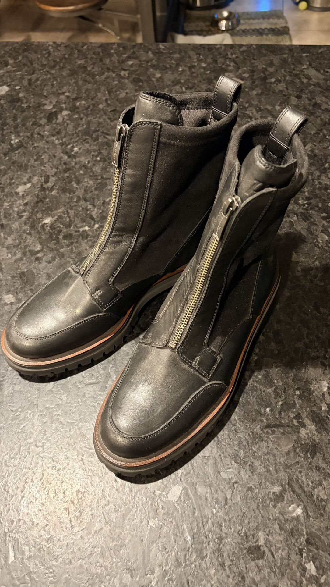 New Paul Green Sheridan Lug Zippered Boots Women’s Size 9