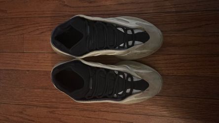 Yeezy 700 v3 safflower
