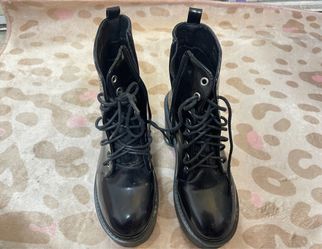 Black heel boots