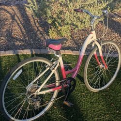 Fuji Womens Crosstown 4.0 Low Step Bicycle, 28-In Tires, 7-speed, 15.5 In Frame ,Seat Shock Absorber