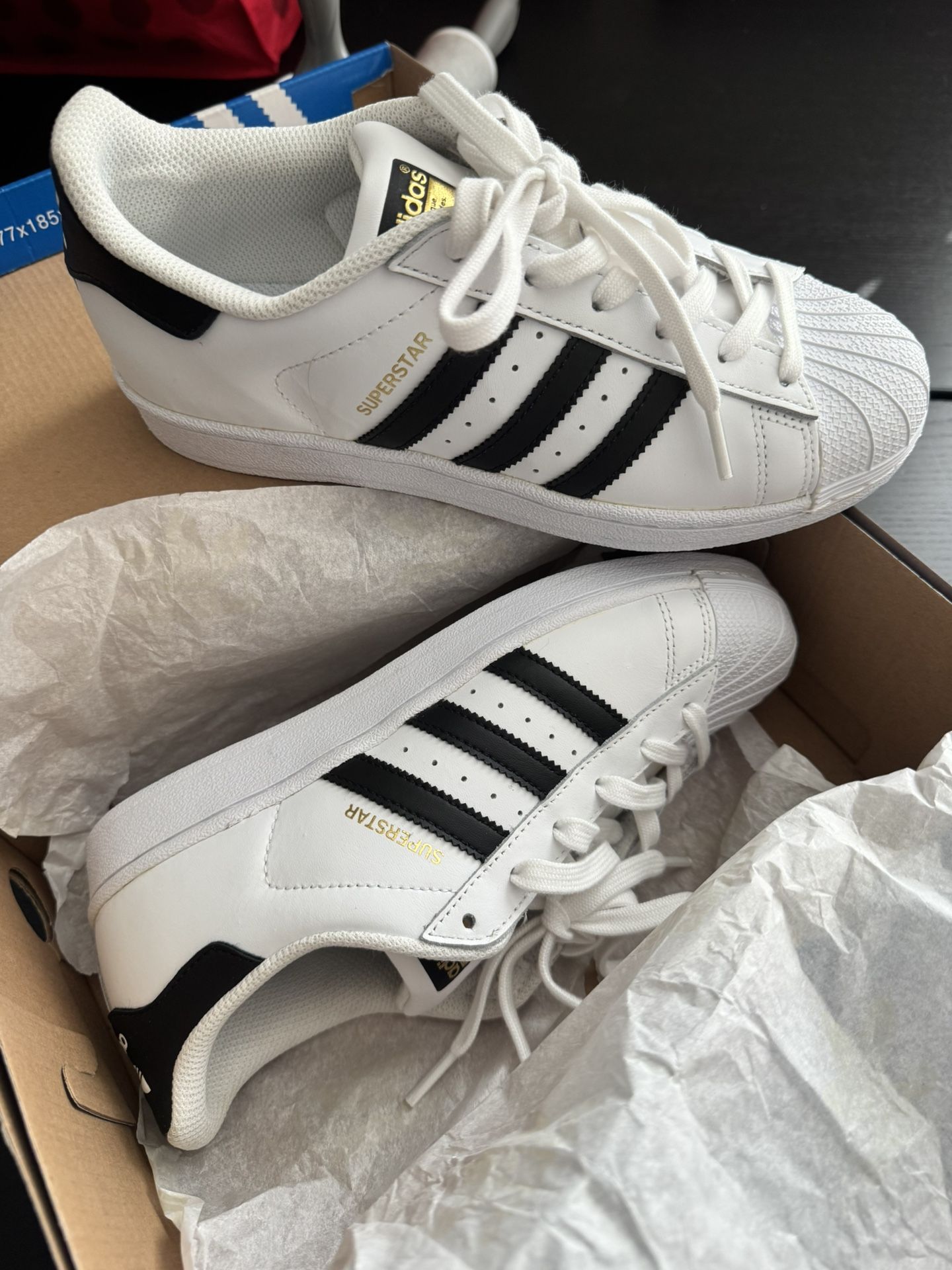 Adidas Superstars Size Women 7 / Big kids 5 1/2
