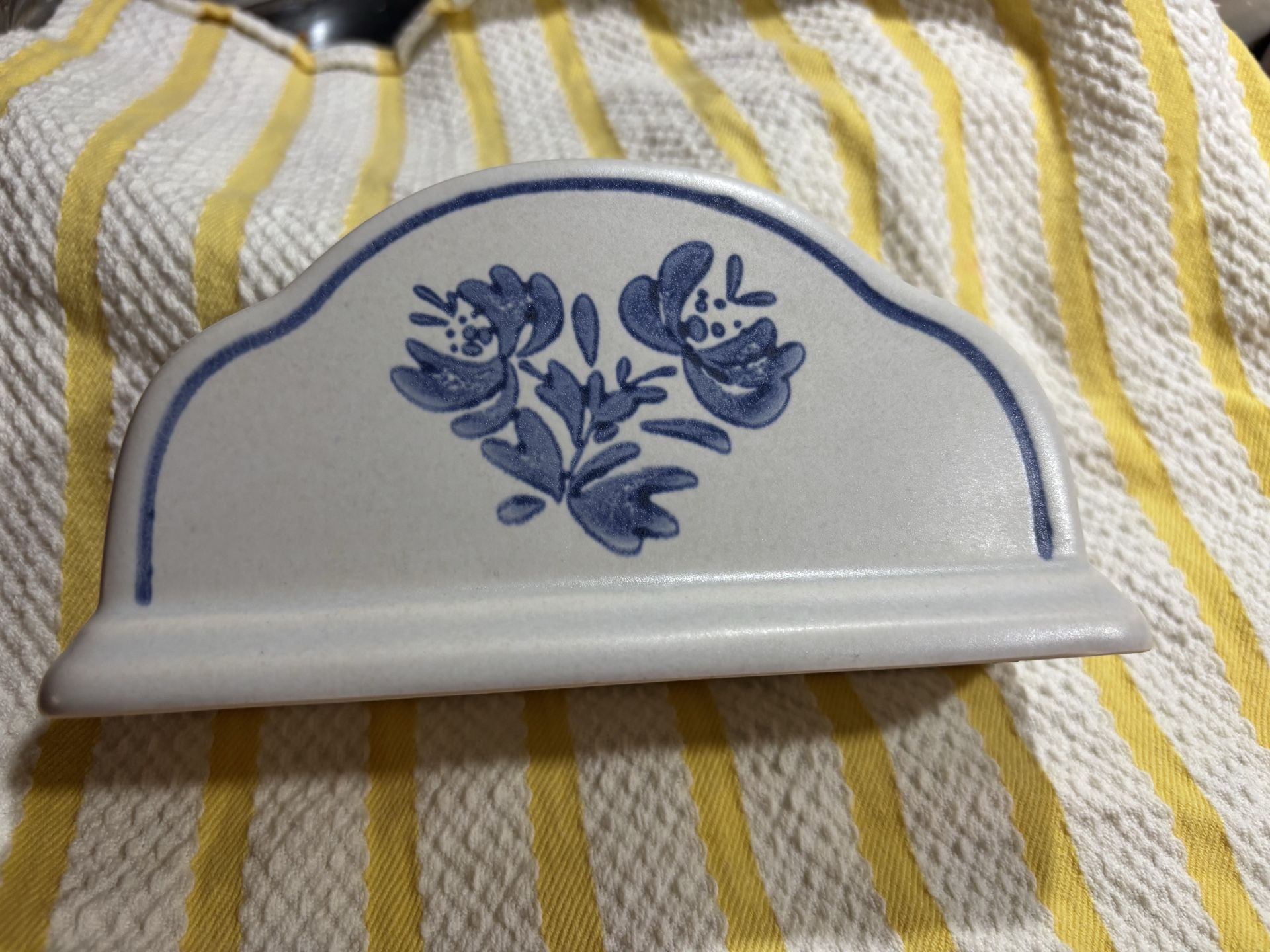 Pfaltzgraff Yorktowne napkin holder