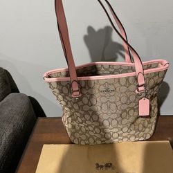 Authentic Coach Bag $130 Pick Up In The City Of Van Nuys
