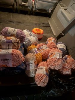 Brand new brenat yarn 🧶  for crocheting