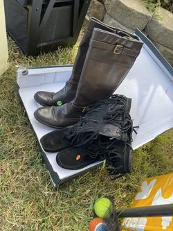 Selling Size 6 And 6 1/2 Women Boots