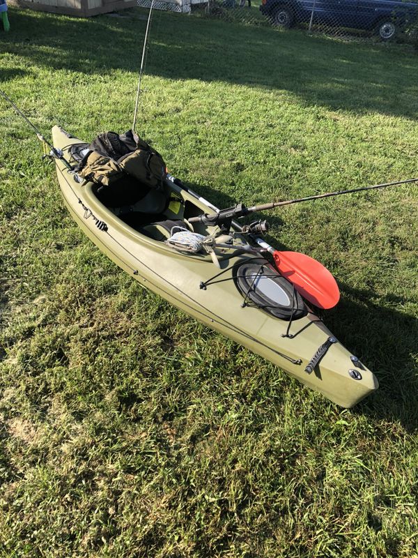 Future Beach Trophy 126 Deluxe Angler Kayak for Sale in Indianapolis