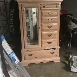 Dresser