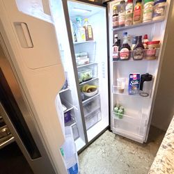 Samsung Side-by-Side Refrigerator 27.4 Cu. Ft. – Excellent Condition