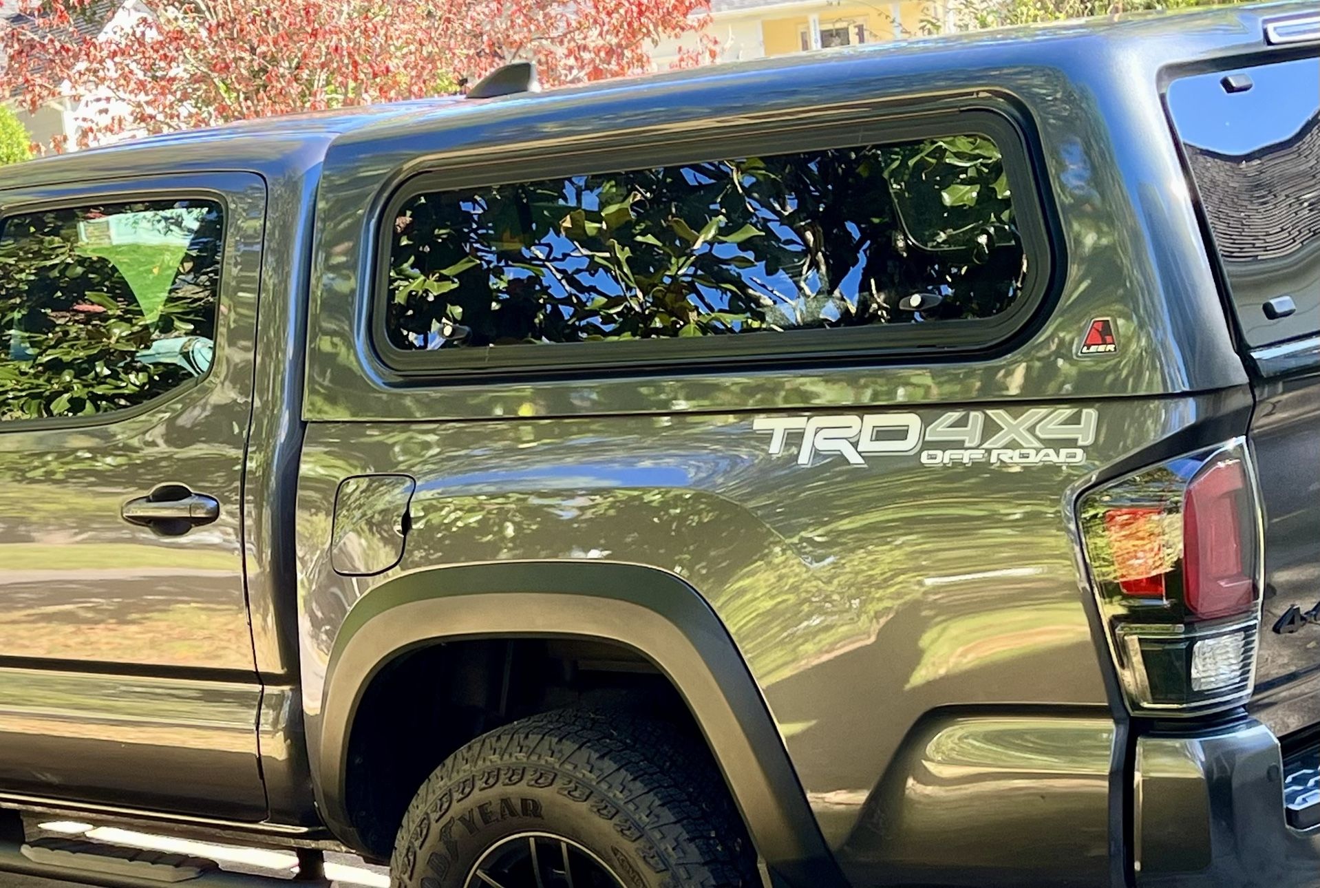 Leer Truck Cap (shell) 