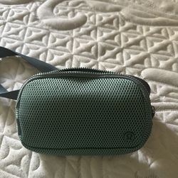 Lululemon Everything Belt Bag 1L Knit Mesh Green