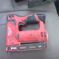 Milwaukee Staple Gun With Battery 