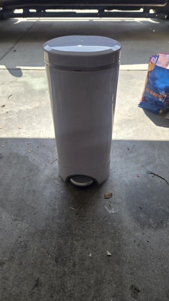 Munchkin Diaper Pail