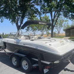 2004 Reinell Boat