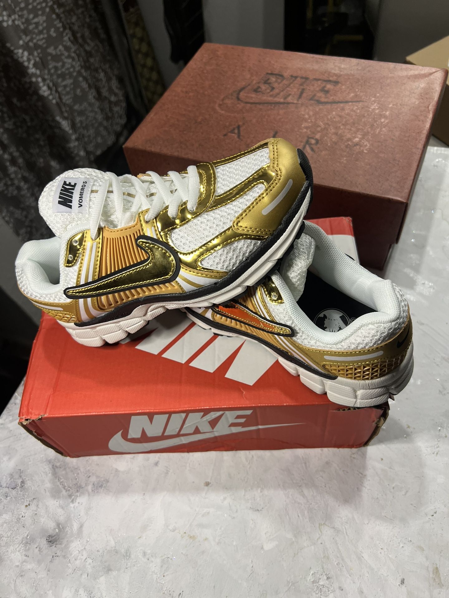 Gold Vomero Women’s Size 8 Men’s 6.5