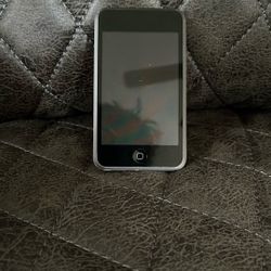 iPod Turns On