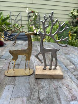 2 Metal Reindeers