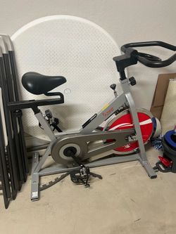 Sunny Health & Fitness Indoor Cycling Exercise Bike – Excellent Condition