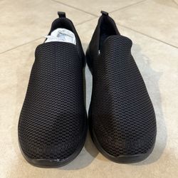 BRAND NEW SKETCHERS GOGO MAX