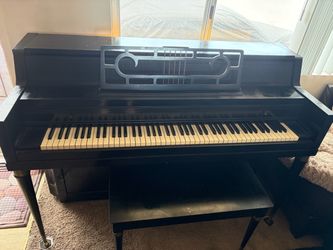 Vintage Everett Upright Piano – 1960 – Good Condition