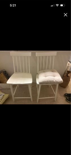 White wooden stool chairs