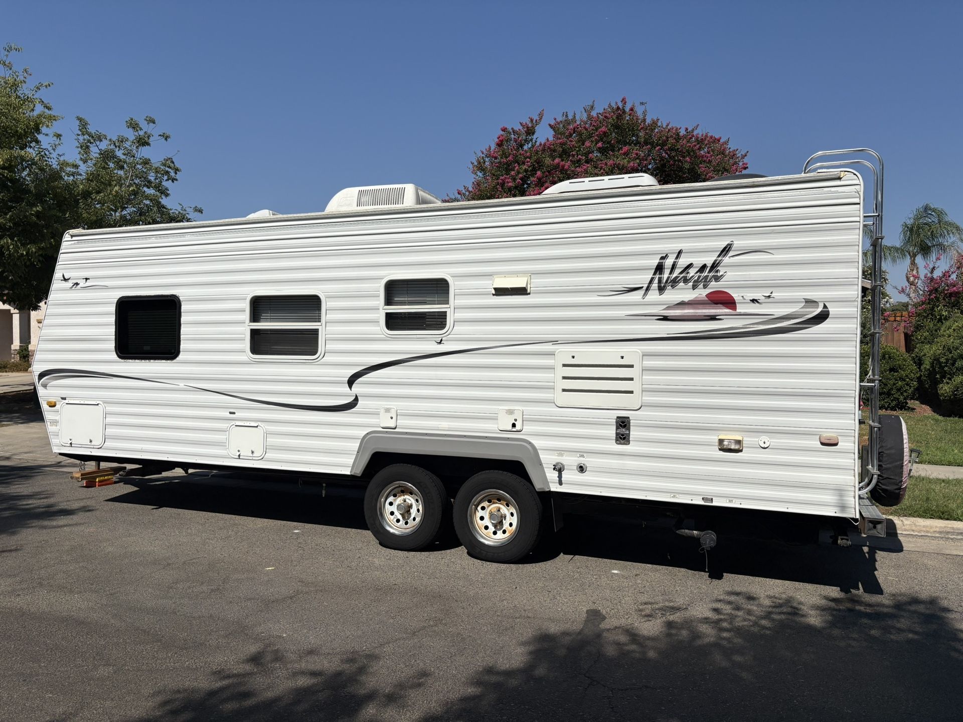 Northwood Nash Nice Trailer 26FT With Private Bedroom Queen Bed
