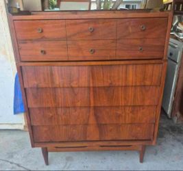 Mid century Modern walnut Dresser from panorama city 
Very minor wear ...absolutely stunning piece 
All draws inside are mint condition. 
Height 45"
W