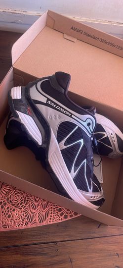 SALOMON tennis shoes