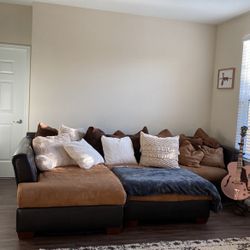 Brown Couch /brown Pillows 