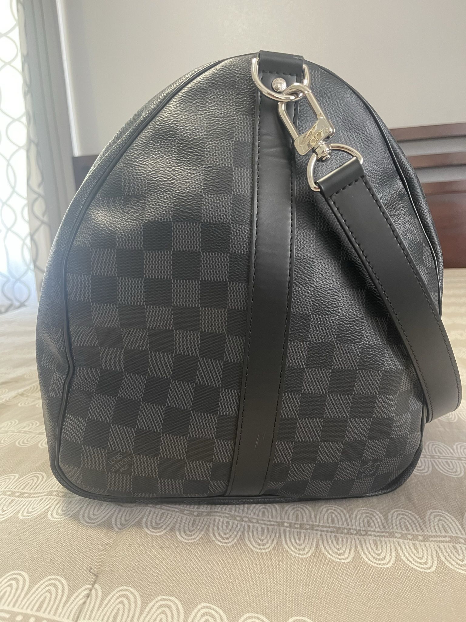 Louis Vuitton Keepall Bandoulière 45 Duffle Bag Black for Sale in Bellevue,  WA - OfferUp