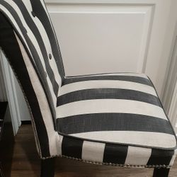 Small Accent/Desk Chair