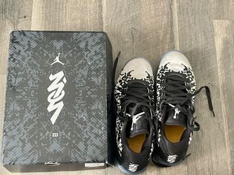 Basketball shoes