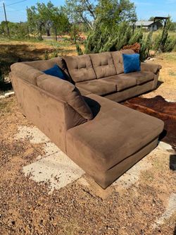 SOFÁ SECTIONAL COUCH GOOD CONDITION AND CLEAN $300 DELIVERY AVAILABLE $20!!!
