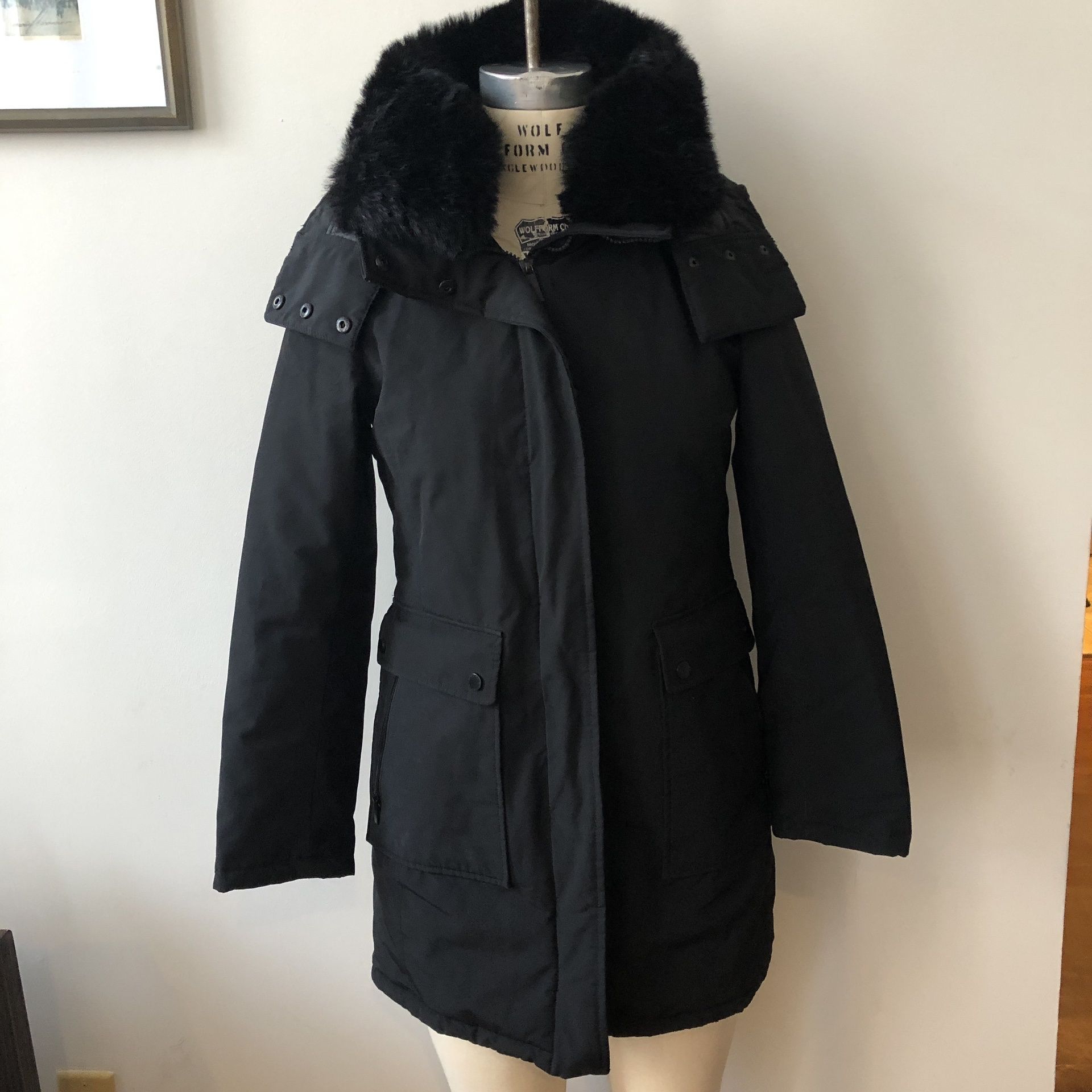 French Connection Women's Sz Sm black parka hooded Winter Puffer faux fur collar Great Preowned condition, very stylish and warm. Removable faux fur