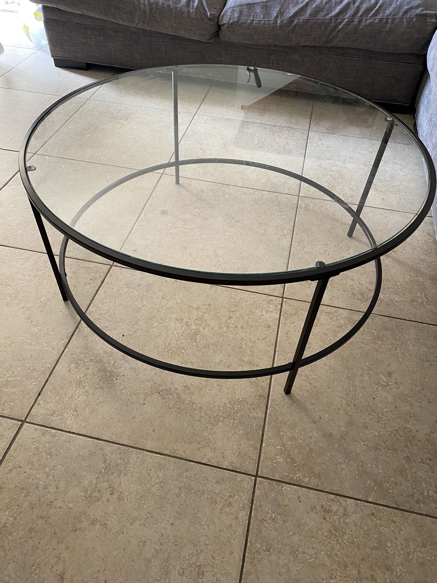 Glass circle coffee table - black