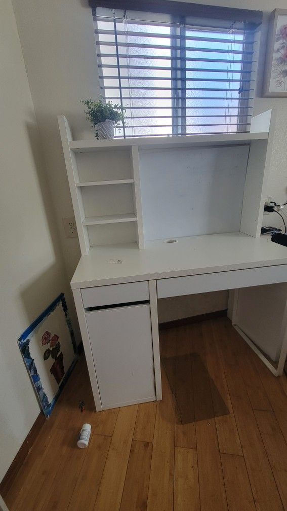 Ikea Desk in good condition 