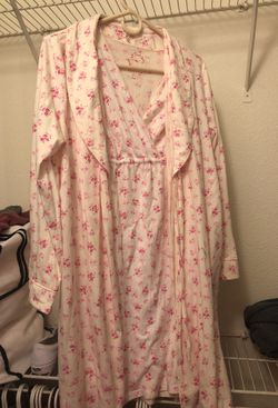 Motherhood maternity night gown and robe