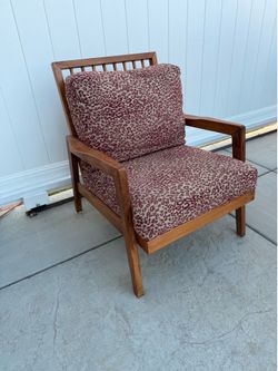 Mid-Century Modern Spindle Back Lounge Chair