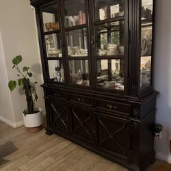 China Hutch Collectors Cabinet Curio Side Board